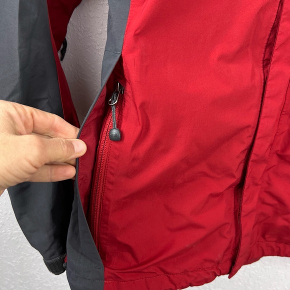The North Face Men's Gor-Tex Ski Jacket, Red and Black, Small - Picture 4 of 10
